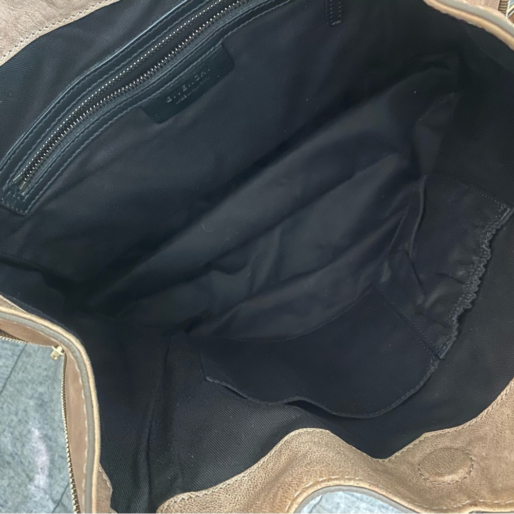 Authentic GIVENCHY Tinhan - Picture 2 of 6